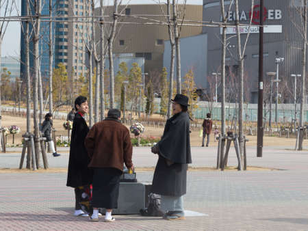 Tokyo - 7 February 2015: Unusually happy people dressed in the pedestrian area of Odaiba, in good weather 7 February, Tokyo, Japanのeditorial素材