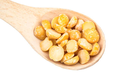 Dry peas in a wooden spoon closeupの写真素材