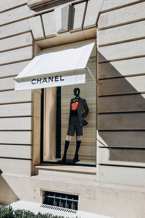 Paris, France - September 24, 2023: Chanel boutique on Avenue Montaigneのeditorial素材