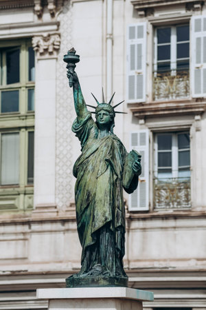 Nice, France - September 17, 2023: Replica of the famous Statue of Liberty in Nice on the Promenade des Anglaisのeditorial素材