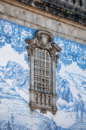 Porto, Portugal - December 28, 2024: Igreja do Carmo (Carmo Church), one of the oldest and most beautiful churches in the historic center of Portoの写真素材