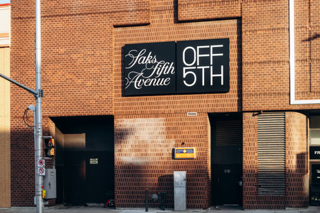 Ottawa, Canada - August 13, 2025: Exterior signage of Saks Fifth Avenue OFF 5TH on a brick facade in downtown Ottawaのeditorial素材