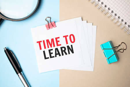 On a light background magnifying glass, pen and a notebook with the inscription Time to Learn. Business conceptの写真素材