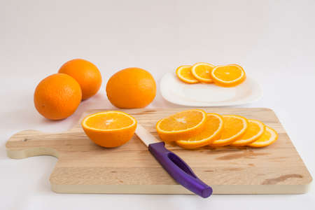 oranges, sliced ââon a cutting boardの写真素材