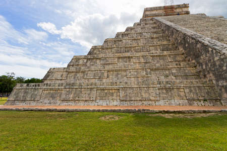 Scenic views of Chichen Itza Maya ruins on Yukatan Peninsula, Mexico.のeditorial素材