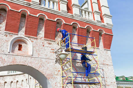 MOSCOW, RUSSIA - APRIL 8, 2015: Views of the territory of the Moscow Kremlin on April 8, 2015. The Kremlin is a fortified complex at the heart of Moscow, overlooking the Moskva River to the south, Saint Basil's Cathedral and Red Square to the east, and thのeditorial素材
