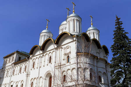 MOSCOW, RUSSIA - APRIL 8, 2015: Views of the territory of the Moscow Kremlin on April 8, 2015. The Kremlin is a fortified complex at the heart of Moscow, overlooking the Moskva River to the south, Saint Basil's Cathedral and Red Square to the east, and thのeditorial素材