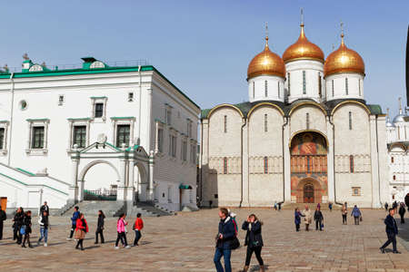 MOSCOW, RUSSIA - APRIL 8, 2015: Views of the territory of the Moscow Kremlin on April 8, 2015. The Kremlin is a fortified complex at the heart of Moscow, overlooking the Moskva River to the south, Saint Basil's Cathedral and Red Square to the east, and thのeditorial素材