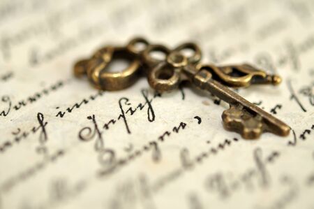 Vintage keys on an old diaryの写真素材