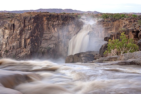 Augrabies waterfall in flood