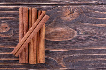 dry cinnamon sticks  on a wooden backgroundの写真素材