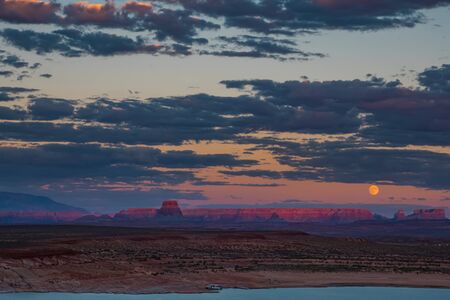 View of lake Powell and Glen Canyon in Arizonaの写真素材