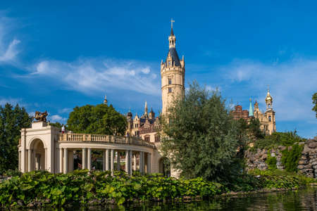 A beautiful fairy-tale castle in Schwerin the view from the lake.のeditorial素材