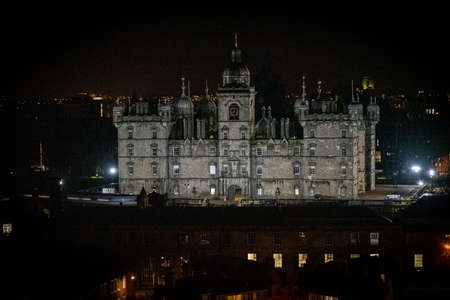 EDINBURGH, SCOTLAND DECEMBER 14, 2018: Night scene of Edinburgh University and cityscapeのeditorial素材