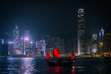 Panorama view of Hong Kong's illuminated skyline as seen from Victoria Peak at dusk.のeditorial素材