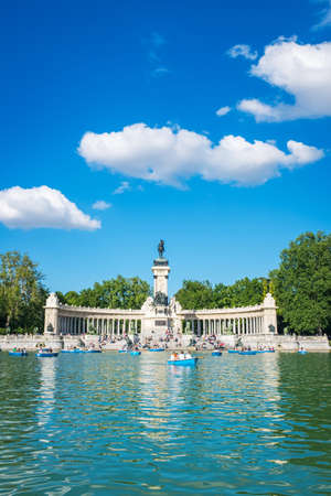 MADRID - MAY 26, 2018: Tourists enjoying the good weather at the great pond at the Retiro Park (Parque del Buen Retiro) in Madrid in early Spring. Long exposure.のeditorial素材