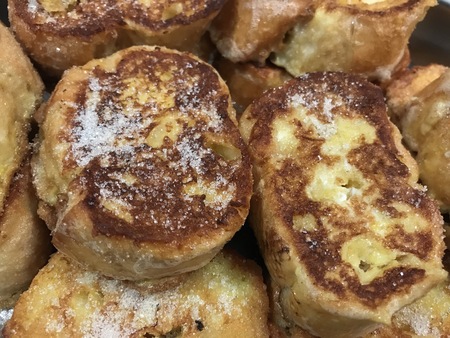 View from above of some french toasts in a plate