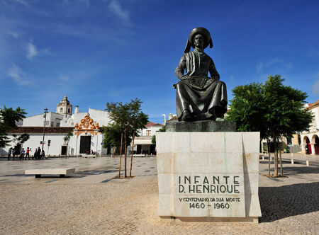  Lagos, Portugal - monument  Henry the Navigator at square のeditorial素材
