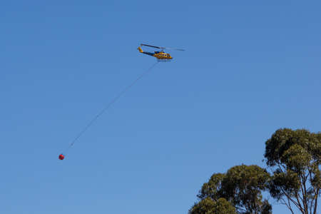 Tasmanian fire support helicopter going to help extinguish bushfire