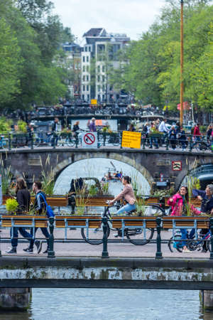 Amsterdam the Netherlands - 13 August 2017: people crossing bridges on the Prinsengrachtのeditorial素材