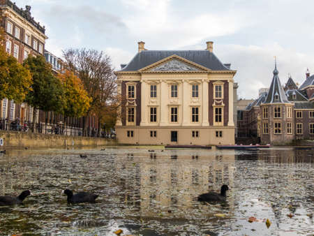 The Hague, the Netherlands - 12 October, 2017: Mauritshuis museum and historic Binnenhof buildings in The Hagueのeditorial素材
