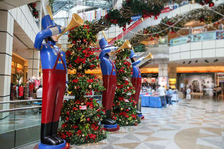 Mannequins - trumpeters in costumes of hussars greeted visitors at the Mall before the Christmas...