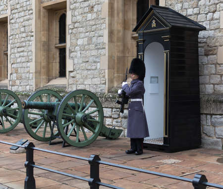 LONDON, UNITED KINGDOM - NOVEMBER 24, 2018: Royal Guard at Tower of London. Young soldier guarding Crown Jewels.のeditorial素材