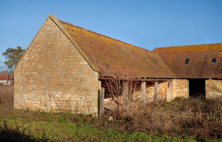 Old ruined shelter shed, Gloucestershire, England.の写真素材