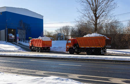 MOSCOW, RUSSIA - FEBRUARY 15 2021: Dump trucks with snow call in at a snow-melting stationのeditorial素材
