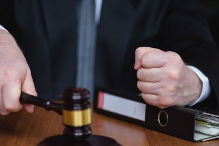  Lawyer and court. Judge hits the table with hammer. In the courtroom, the judge convicted lawyer. Judge's gavel in hand. Judge passes sentence.の写真素材