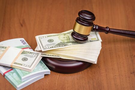  Corrupt judge.Bribe to the judge. Money fraud. Court of bank robbers.の写真素材
