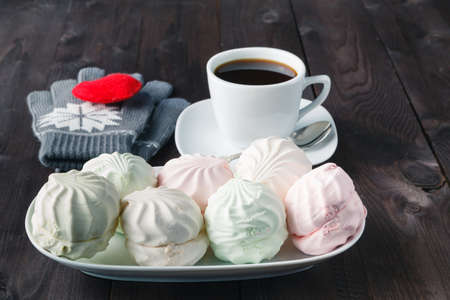 Coffee cup and marshmallow on wooden tableの写真素材