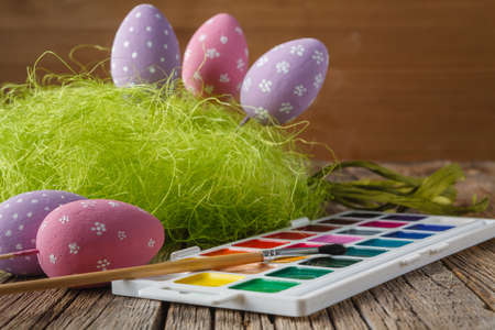 Painting easter eggs with sesal nest