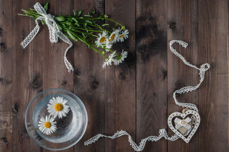 Concept of spa treatment with water bowl and daisyの写真素材