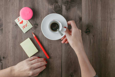 Coffee mug with lipstick mark and a noteの写真素材