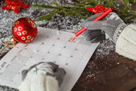 Gils in glowes mark calendar with christmas dateの写真素材