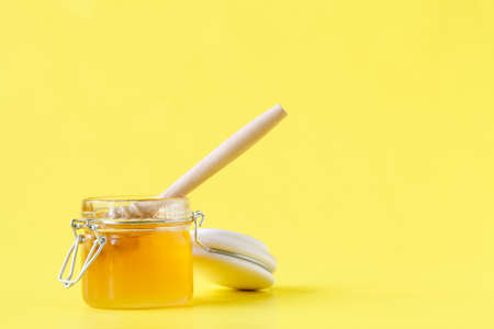 honey in jarの写真素材