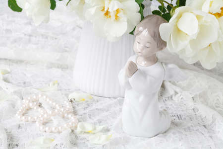 Wild white roses on white wooden tableの写真素材