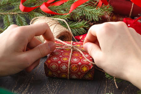 Man wrap Christmas gifts. Christmas gifts in the hands of manの写真素材