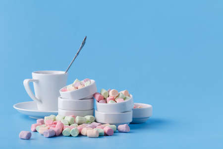Pastel colour small marshmallow in white bowlの写真素材