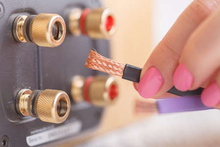 Hifi speaker wire terminal for bi-wiring with gold plated connectors