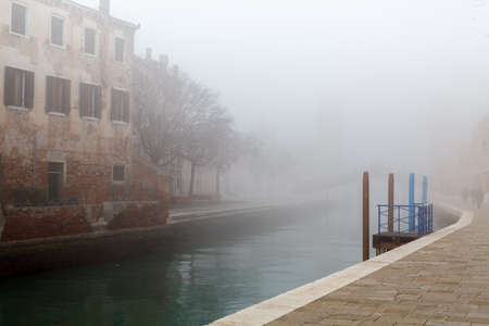Fog morning in Veniceの写真素材