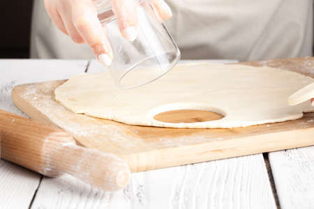 cutting cookies dough circle shape homemadeの写真素材