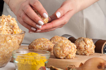 hands prepare meatballs from chicken meatの写真素材