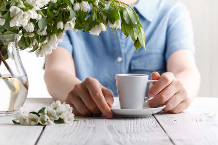 Hand holding coffee cup on white backgroundの写真素材