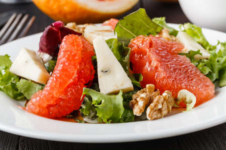 Fresh salad with chicken, tomatoes and mixed greensの写真素材