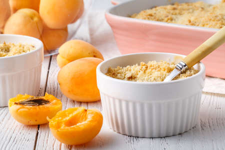 Seasonal fruit crumble dessertの写真素材