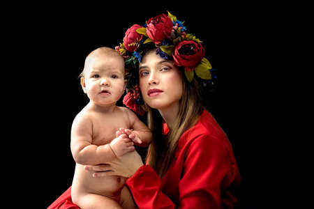 YÐ¾ung mother witÑ baby on handの写真素材