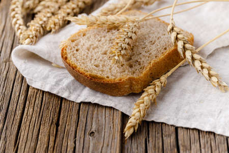 Sliced rye bread on cutting board closeupの写真素材