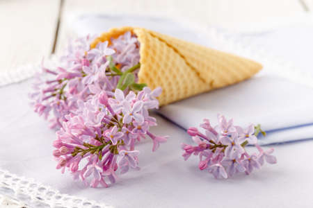 Fresh lilac on wooden table< romantic sceneの写真素材